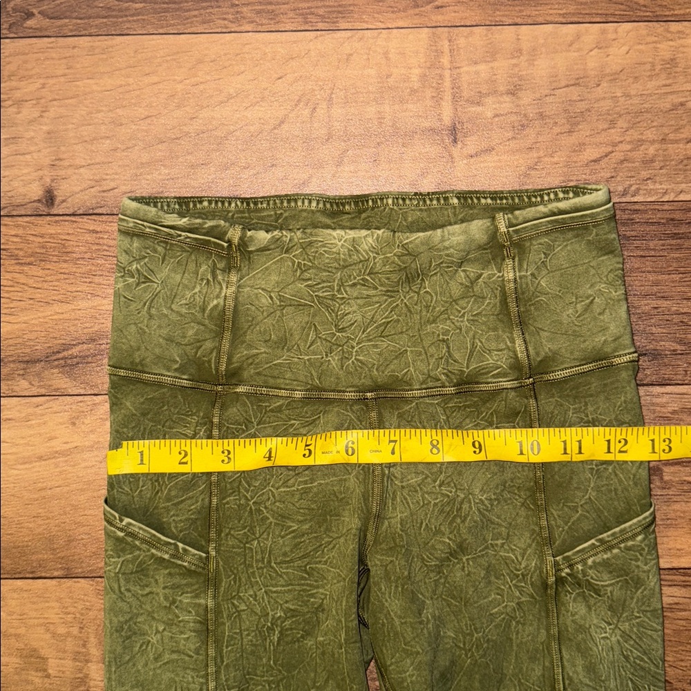 Lululemon Size 4 Fast and Free Short 10" *Ice Dye
Ice Wash Moss Green Modest Gym - Picture 8 of 10